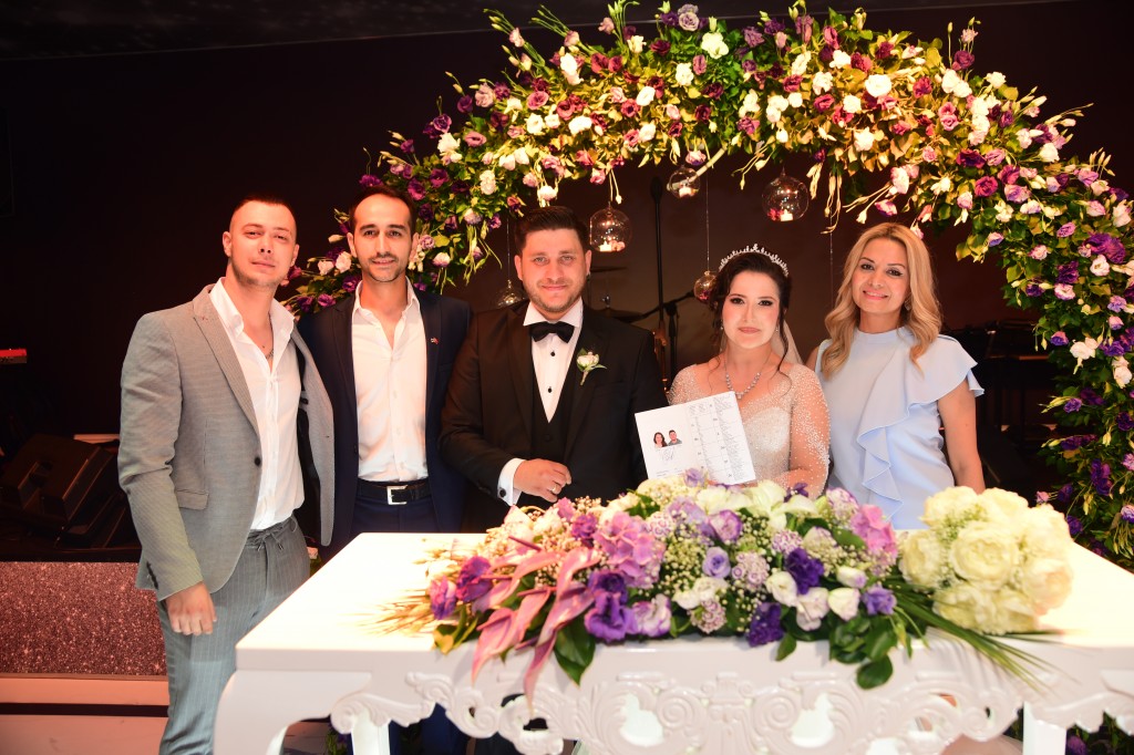 Mutluluğa yelken açtılar  Büşra Altay ile Yağız Orkun Okumuş, Deluxe Bursa'da düzenlenen renkli düğünle dünya evine girdi.