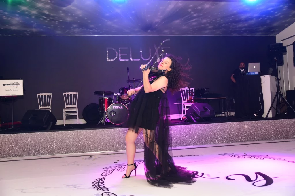 Mutluluğa yelken açtılar  Büşra Altay ile Yağız Orkun Okumuş, Deluxe Bursa'da düzenlenen renkli düğünle dünya evine girdi.