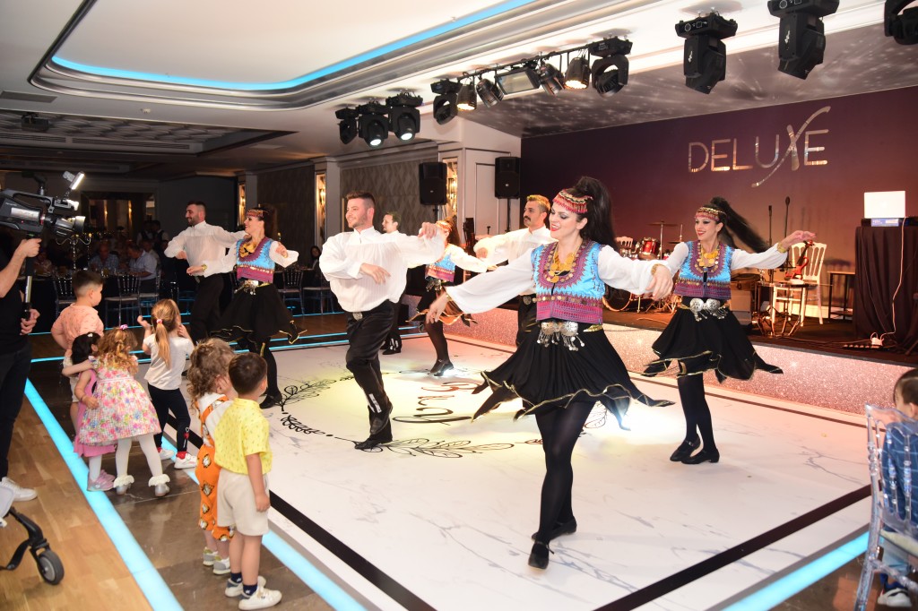 Mutluluğa yelken açtılar  Büşra Altay ile Yağız Orkun Okumuş, Deluxe Bursa'da düzenlenen renkli düğünle dünya evine girdi.