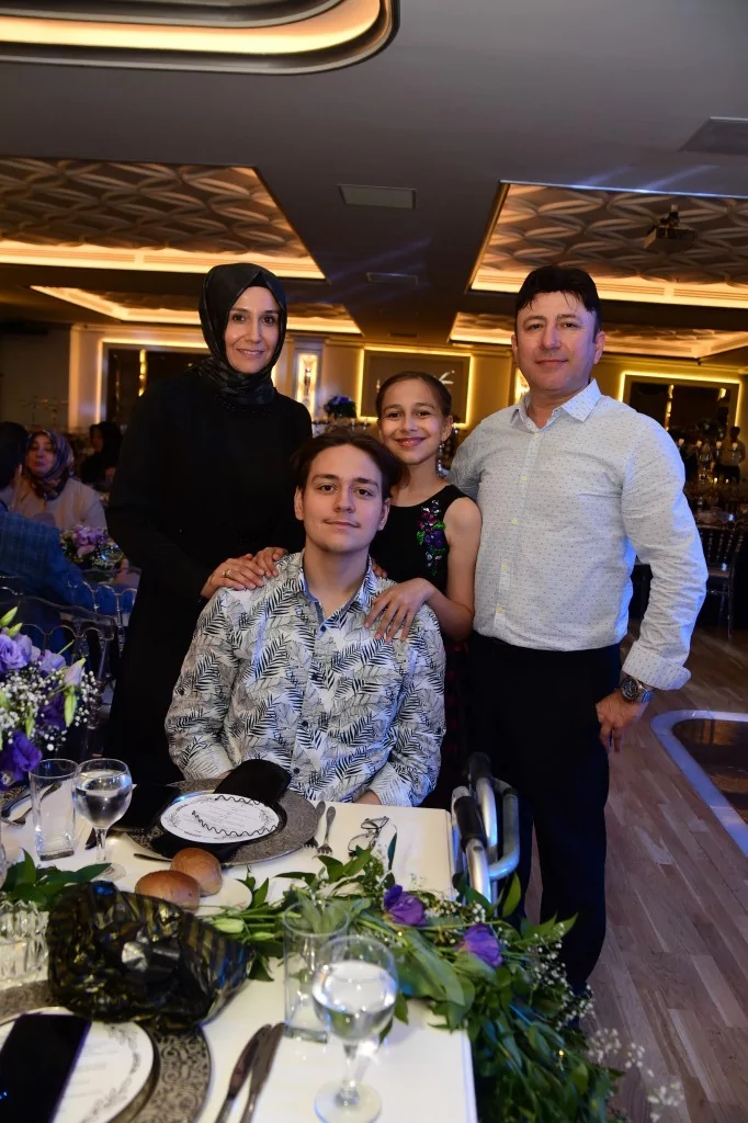 Mutluluğa yelken açtılar  Büşra Altay ile Yağız Orkun Okumuş, Deluxe Bursa'da düzenlenen renkli düğünle dünya evine girdi.