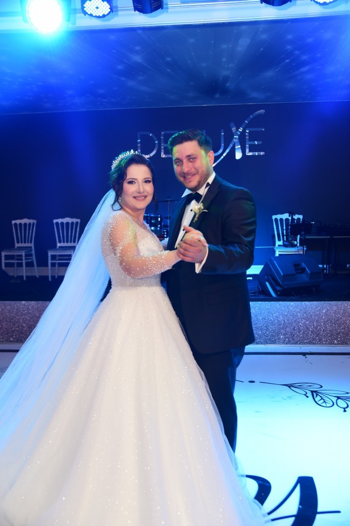 Mutluluğa yelken açtılar  Büşra Altay ile Yağız Orkun Okumuş, Deluxe Bursa'da düzenlenen renkli düğünle dünya evine girdi.