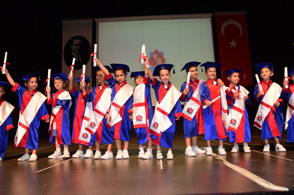 Egeberk'te mezuniyet coşkusu