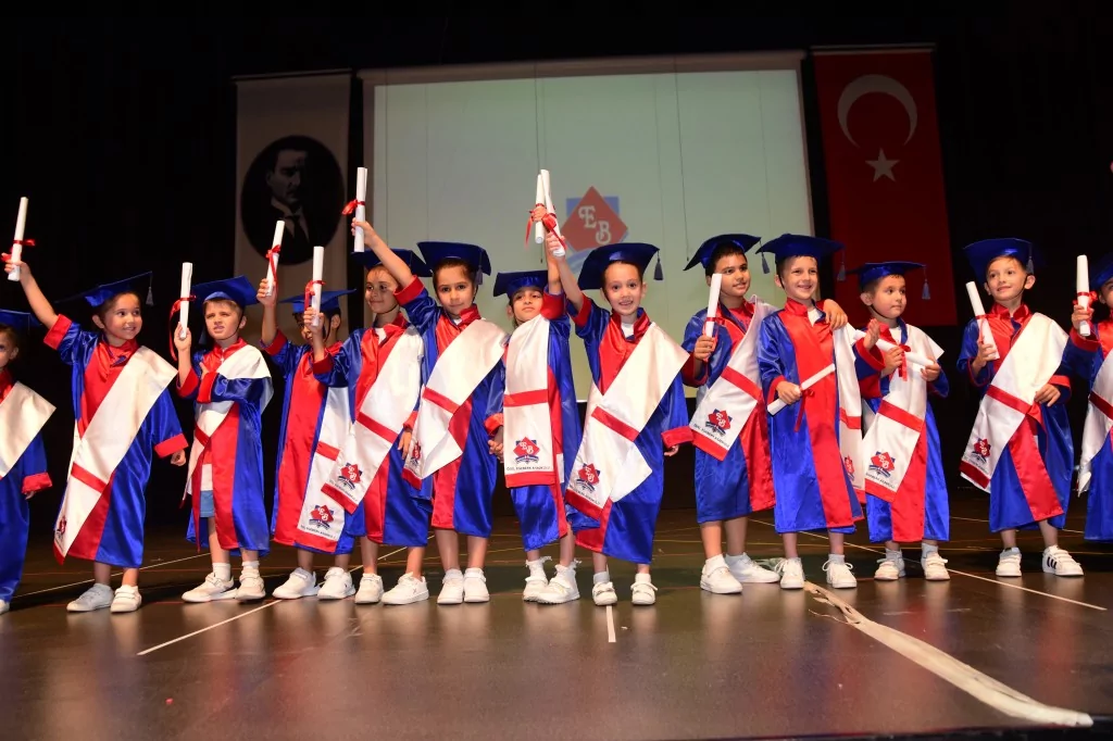 Egeberk'te mezuniyet coşkusu