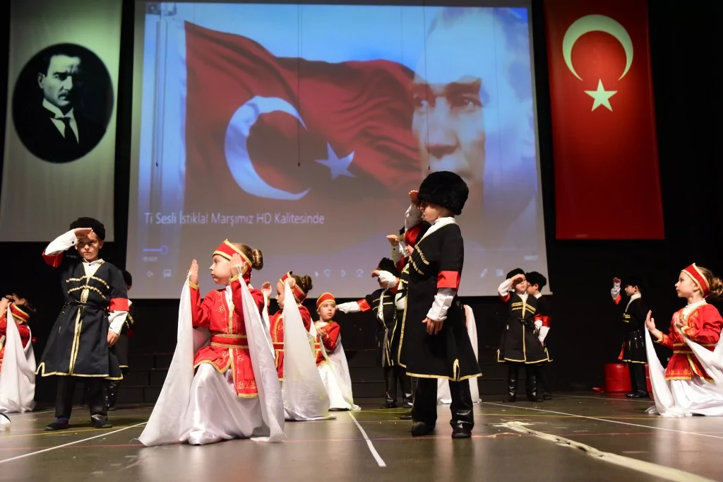 Egeberk'te mezuniyet coşkusu