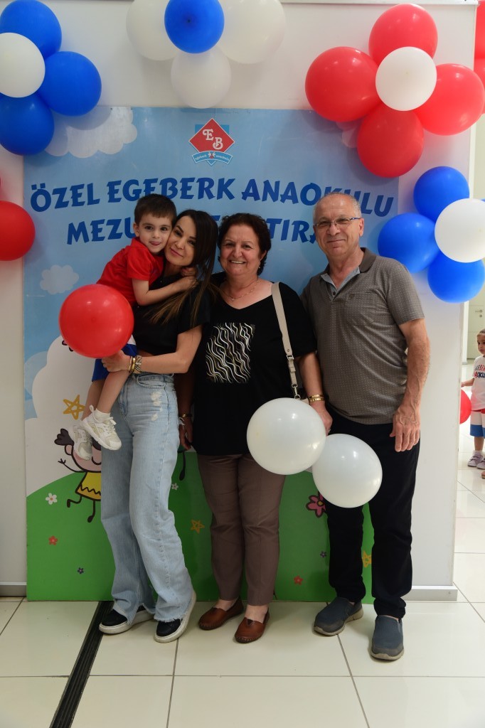 Egeberk'te mezuniyet coşkusu