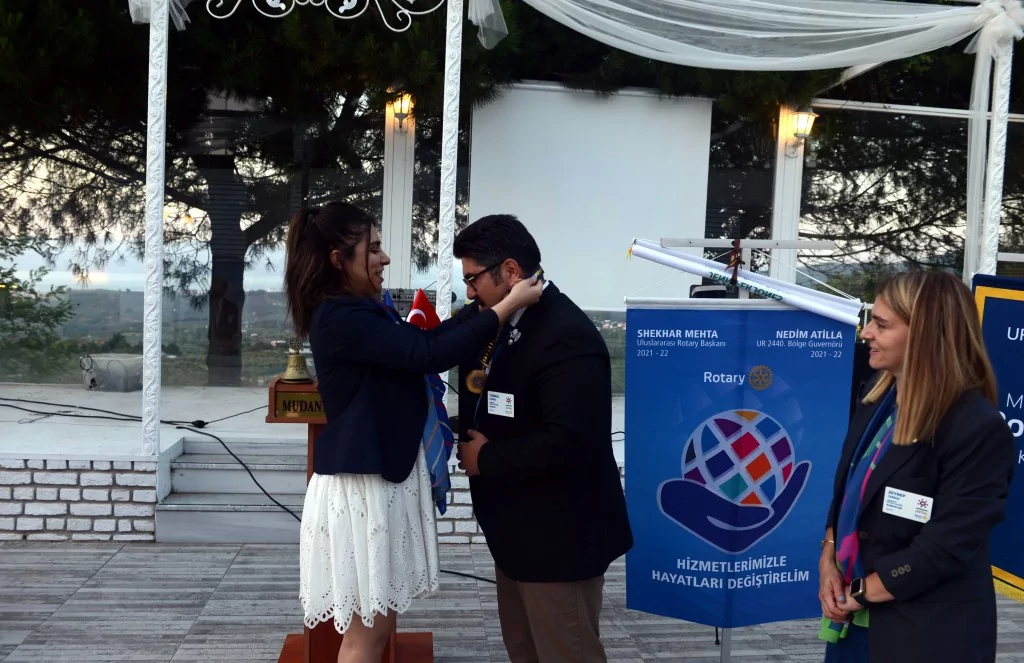 Mudanya Rotary'de yeni dönem  Mudanya Rotary'de  devir teslim heyecanı