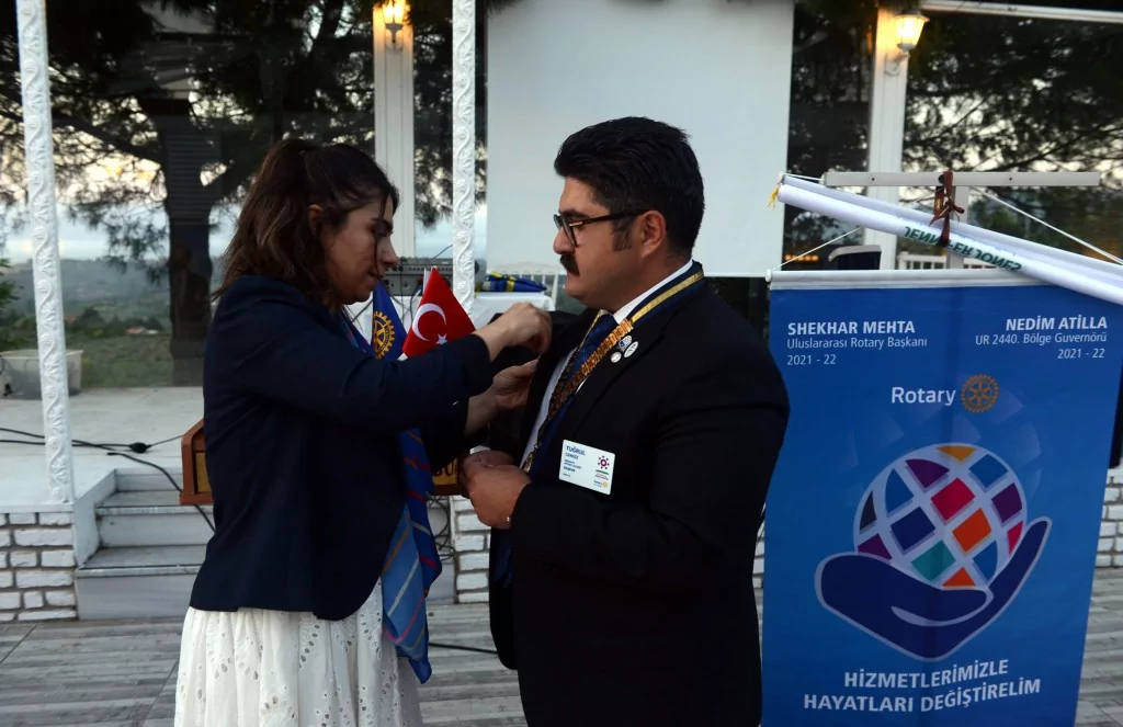 Mudanya Rotary'de yeni dönem  Mudanya Rotary'de  devir teslim heyecanı