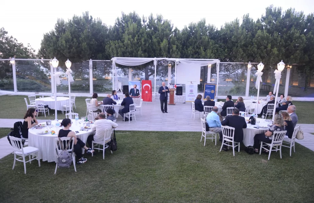 Mudanya Rotary'de yeni dönem  Mudanya Rotary'de  devir teslim heyecanı