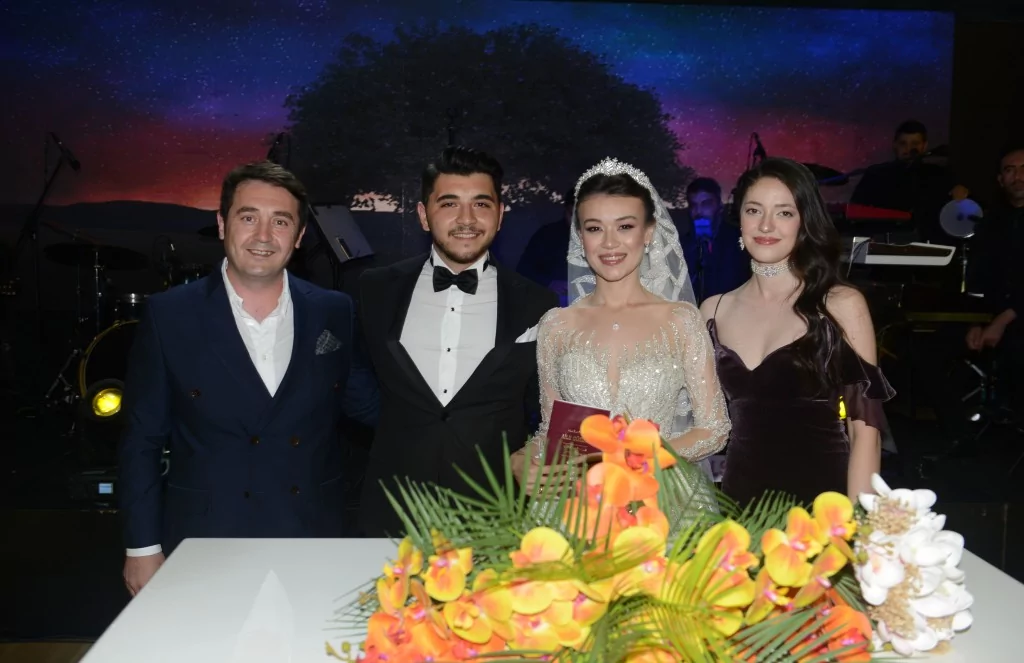 Mutluluk dolu gece  İmran Özger ve Batuhan Acar