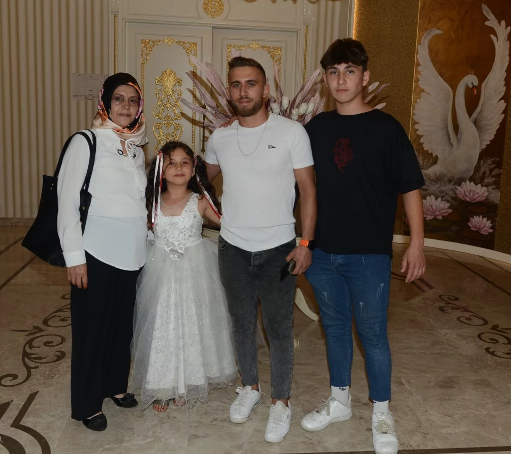 Mutluluk dolu gece  İmran Özger ve Batuhan Acar