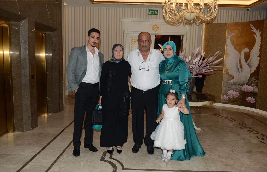 Mutluluk dolu gece  İmran Özger ve Batuhan Acar