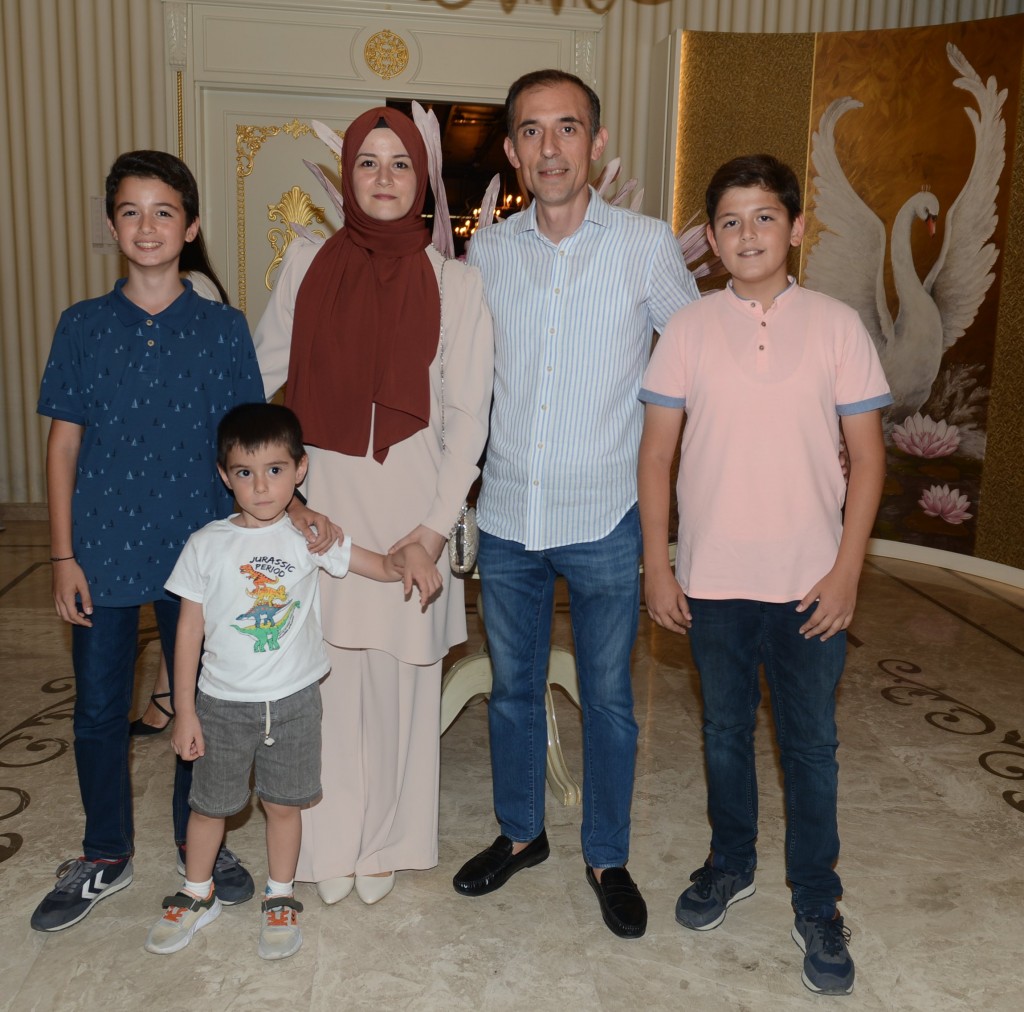 Mutluluk dolu gece  İmran Özger ve Batuhan Acar