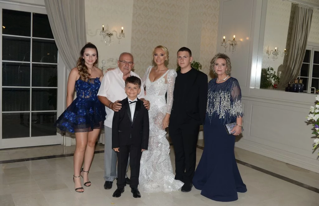 Emrah Efe onuruna görkemli gece