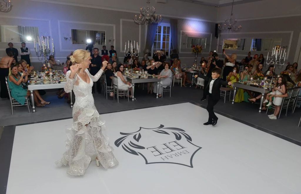 Emrah Efe onuruna görkemli gece