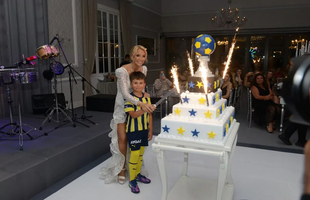 Emrah Efe onuruna görkemli gece