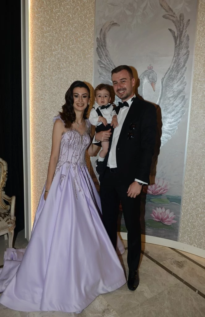 Mutluluk dolu gece  İmran Özger ve Batuhan Acar