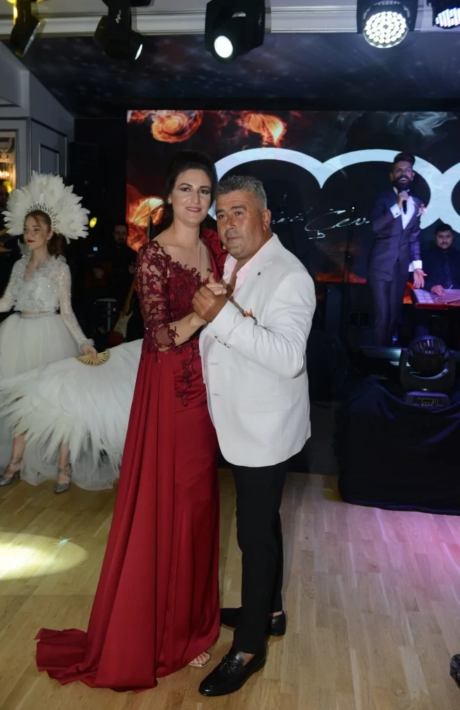 Mutluluk dolu gece  İmran Özger ve Batuhan Acar