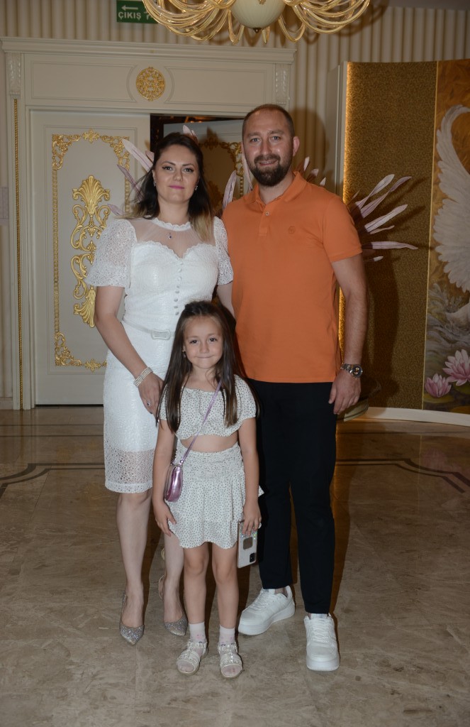 Mutluluk dolu gece  İmran Özger ve Batuhan Acar