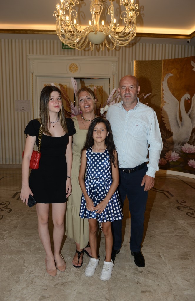 Mutluluk dolu gece  İmran Özger ve Batuhan Acar