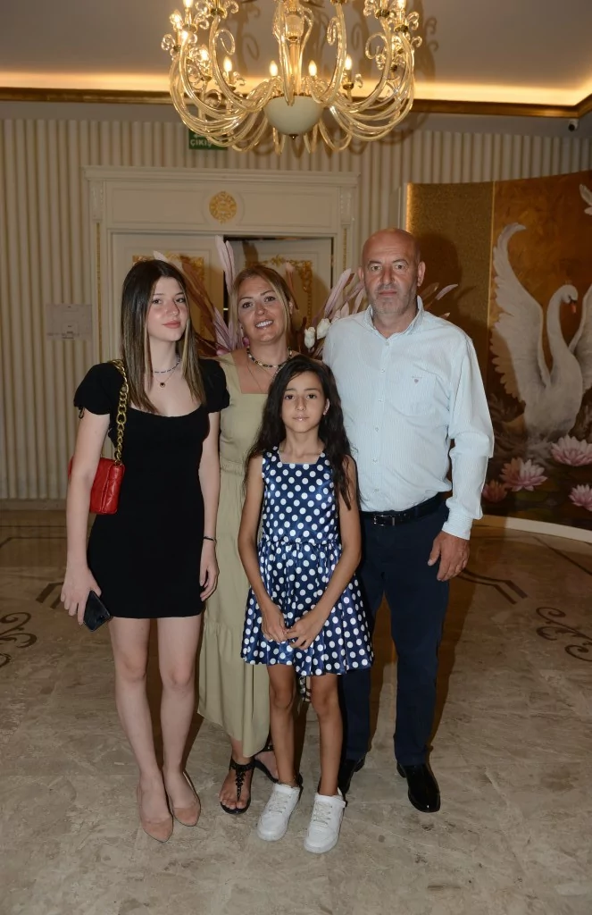 Mutluluk dolu gece  İmran Özger ve Batuhan Acar