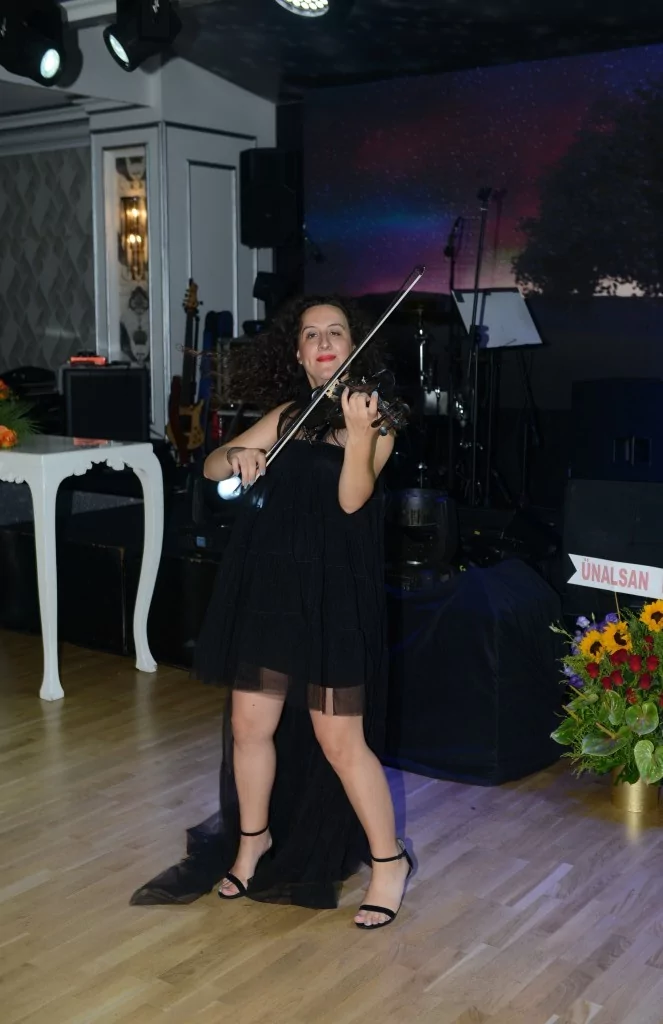 Mutluluk dolu gece  İmran Özger ve Batuhan Acar