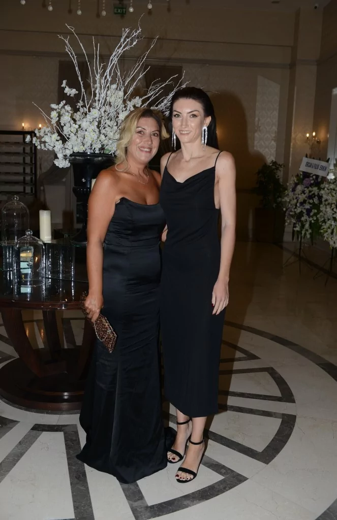 Emrah Efe onuruna görkemli gece