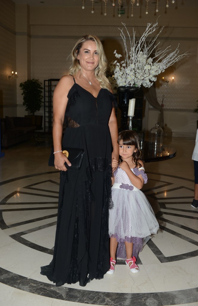 Emrah Efe onuruna görkemli gece