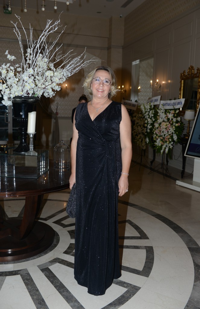 Emrah Efe onuruna görkemli gece