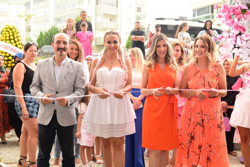 DB Aksesuar'dan ışıltılı açılış