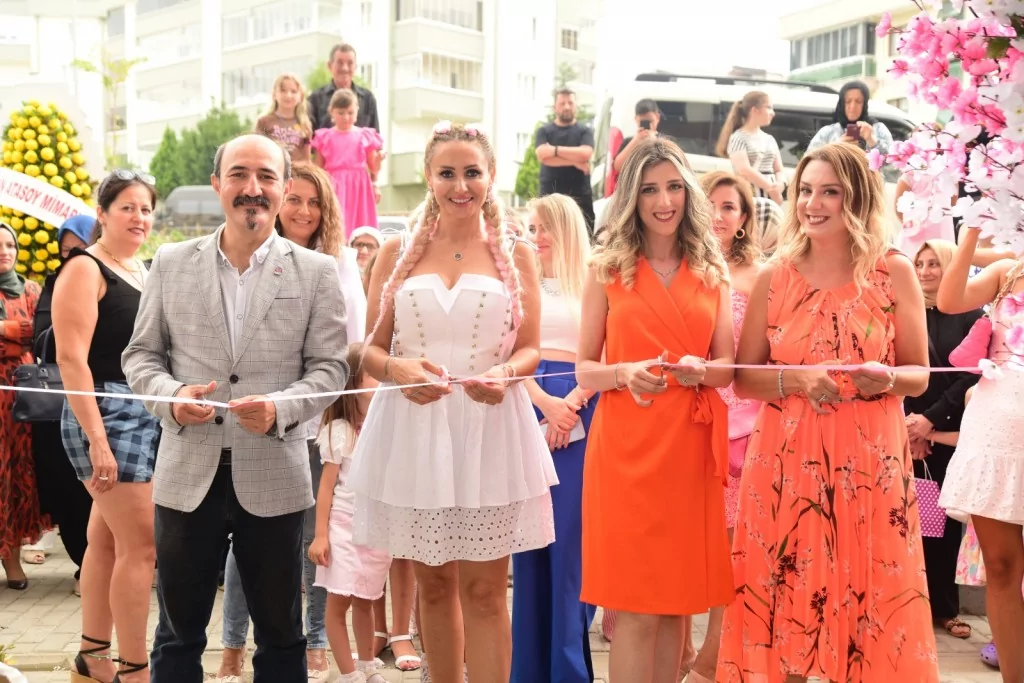 DB Aksesuar'dan ışıltılı açılış