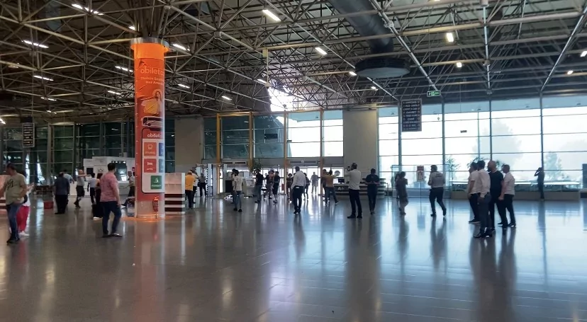 Bursa'da yıldırım otobüs terminaline düştü...Çatı çöktü.. Ağaçlar yıkıldı