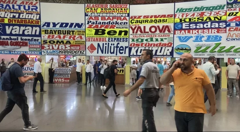 Bursa'da yıldırım otobüs terminaline düştü...Çatı çöktü.. Ağaçlar yıkıldı