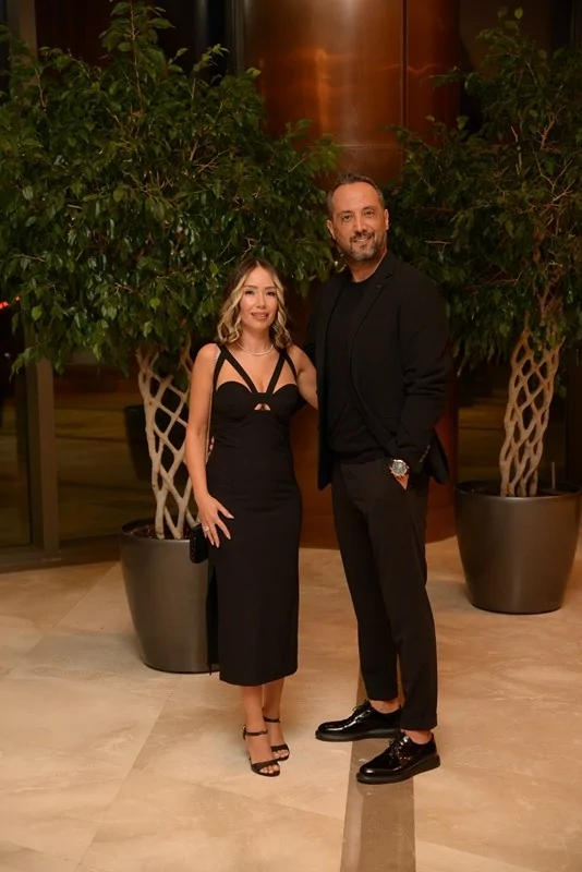 Dokuz şahitli nikah! Balayı Maldivler'de