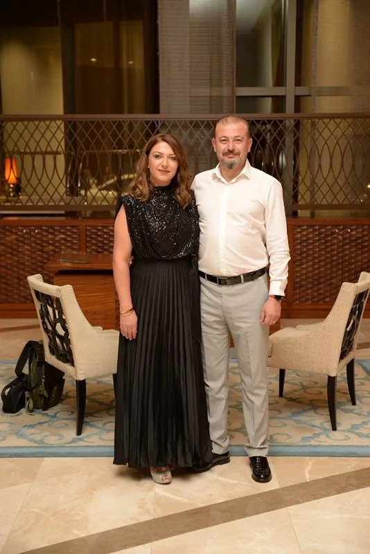 Dokuz şahitli nikah! Balayı Maldivler'de