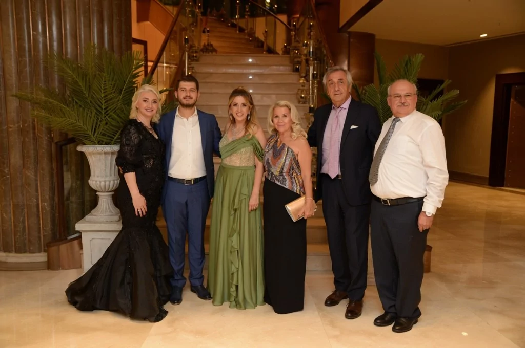 Dokuz şahitli nikah! Balayı Maldivler'de