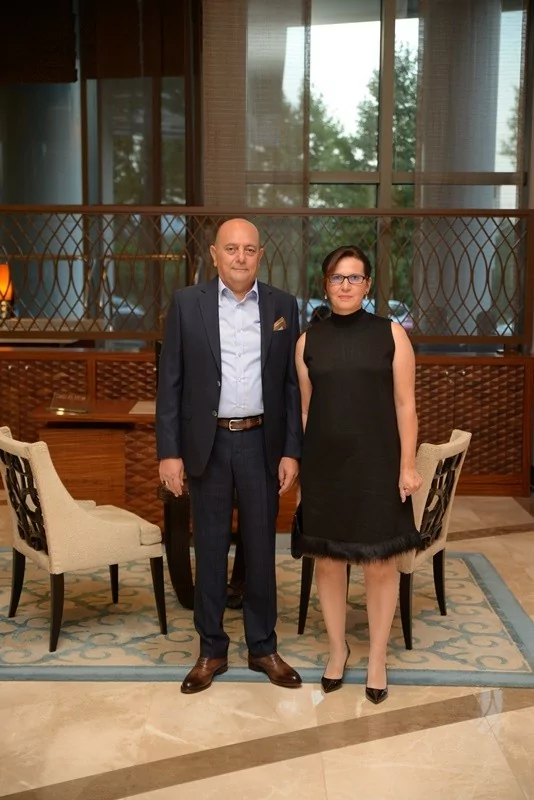 Dokuz şahitli nikah! Balayı Maldivler'de