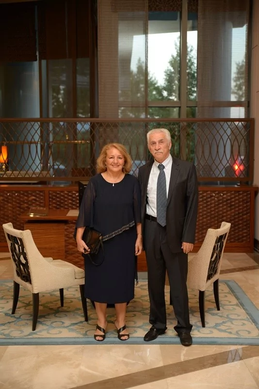 Dokuz şahitli nikah! Balayı Maldivler'de