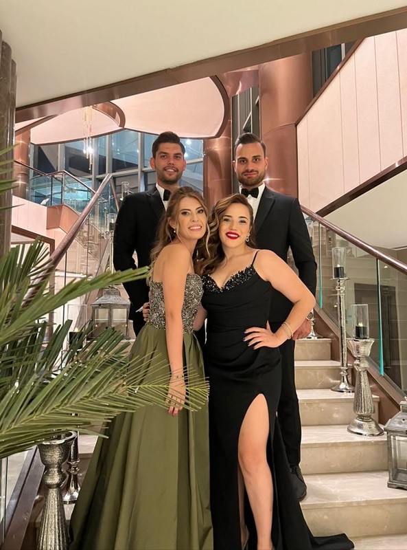 Dokuz şahitli nikah! Balayı Maldivler'de