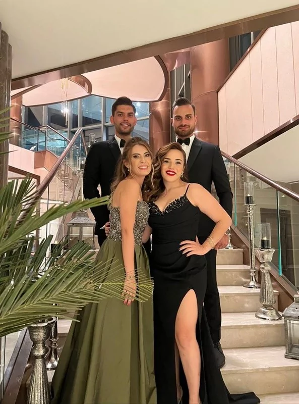 Dokuz şahitli nikah! Balayı Maldivler'de