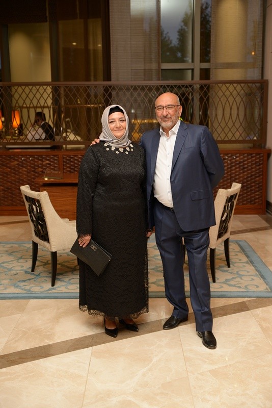 Dokuz şahitli nikah! Balayı Maldivler'de