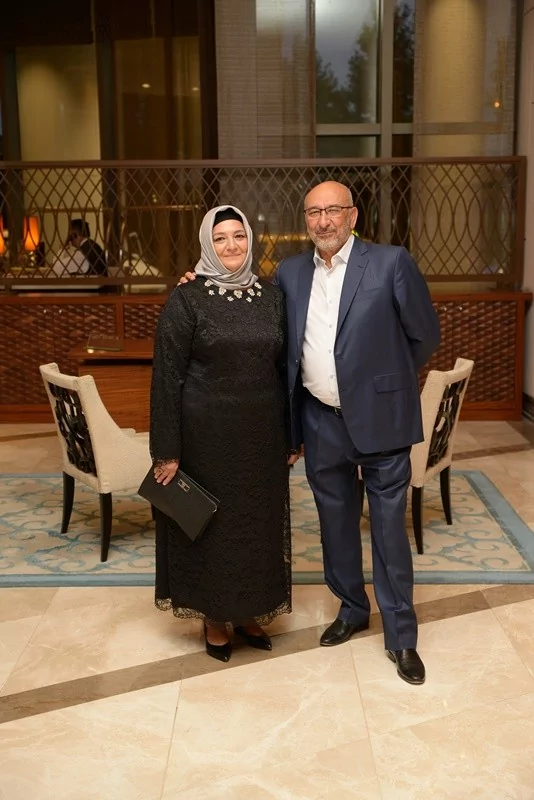 Dokuz şahitli nikah! Balayı Maldivler'de