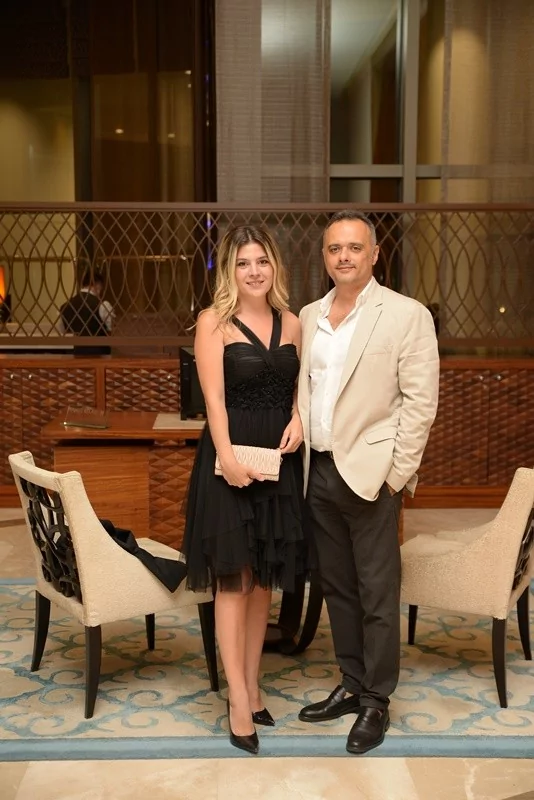 Dokuz şahitli nikah! Balayı Maldivler'de