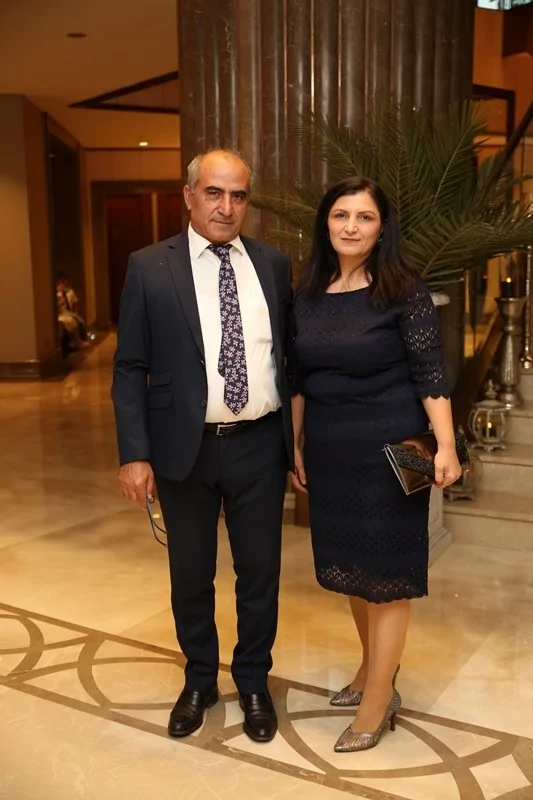 Dokuz şahitli nikah! Balayı Maldivler'de