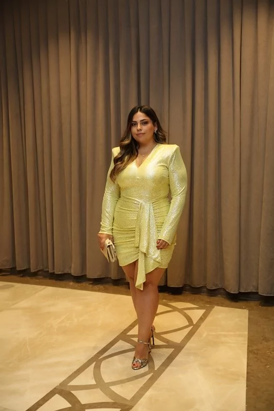 Dokuz şahitli nikah! Balayı Maldivler'de