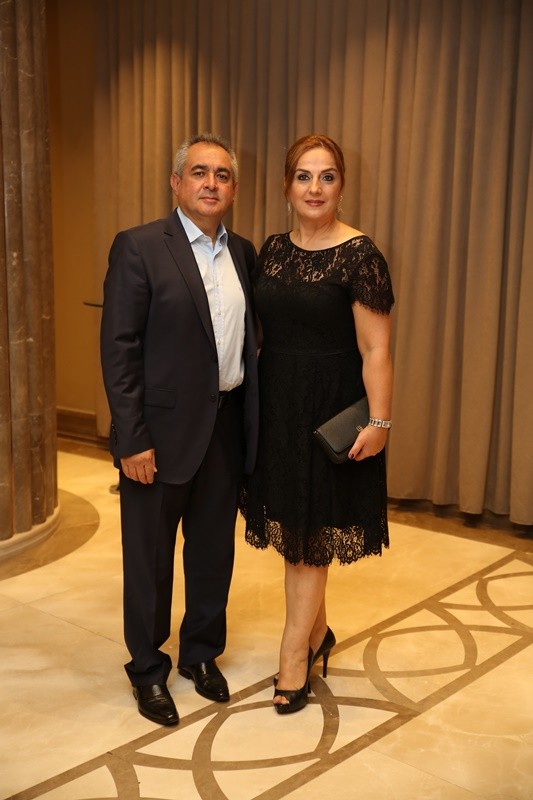 Dokuz şahitli nikah! Balayı Maldivler'de