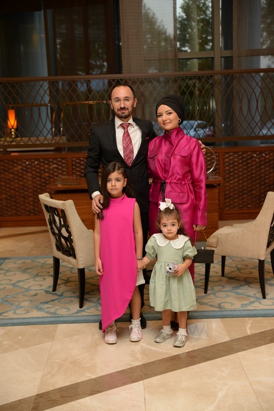 Dokuz şahitli nikah! Balayı Maldivler'de