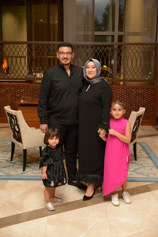 Dokuz şahitli nikah! Balayı Maldivler'de