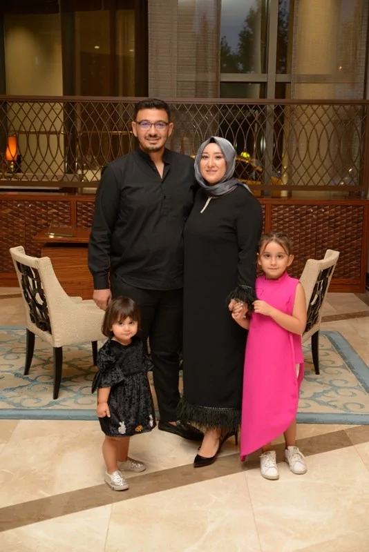 Dokuz şahitli nikah! Balayı Maldivler'de