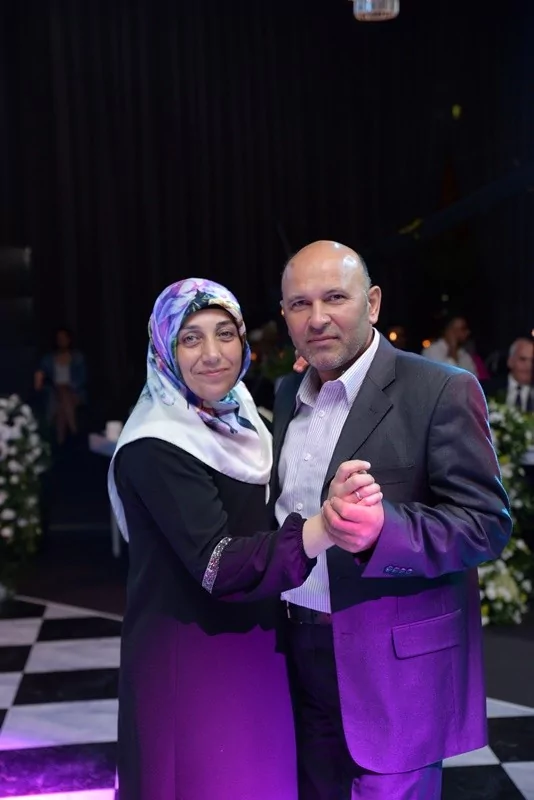 Dokuz şahitli nikah! Balayı Maldivler'de
