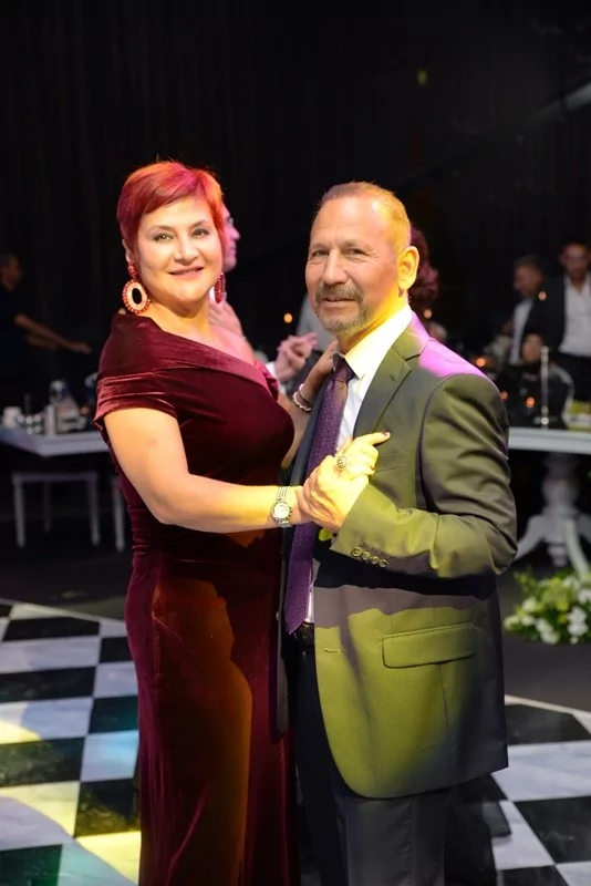 Dokuz şahitli nikah! Balayı Maldivler'de